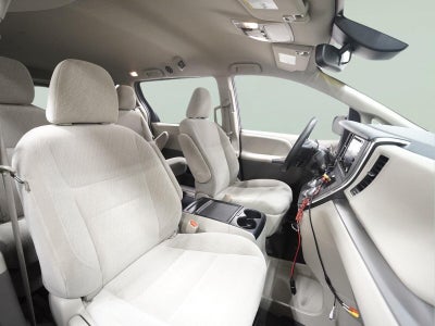 2018 Toyota Sienna LE Auto Access Seat
