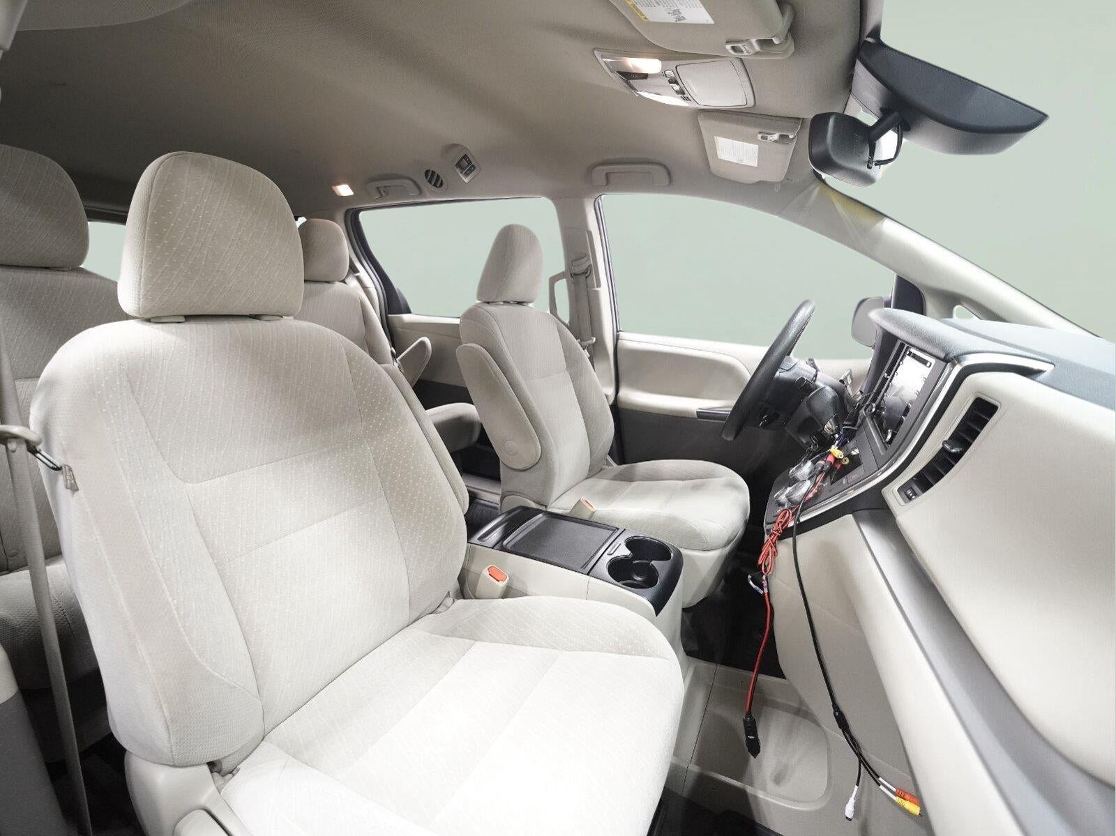 2018 Toyota Sienna LE Auto Access Seat