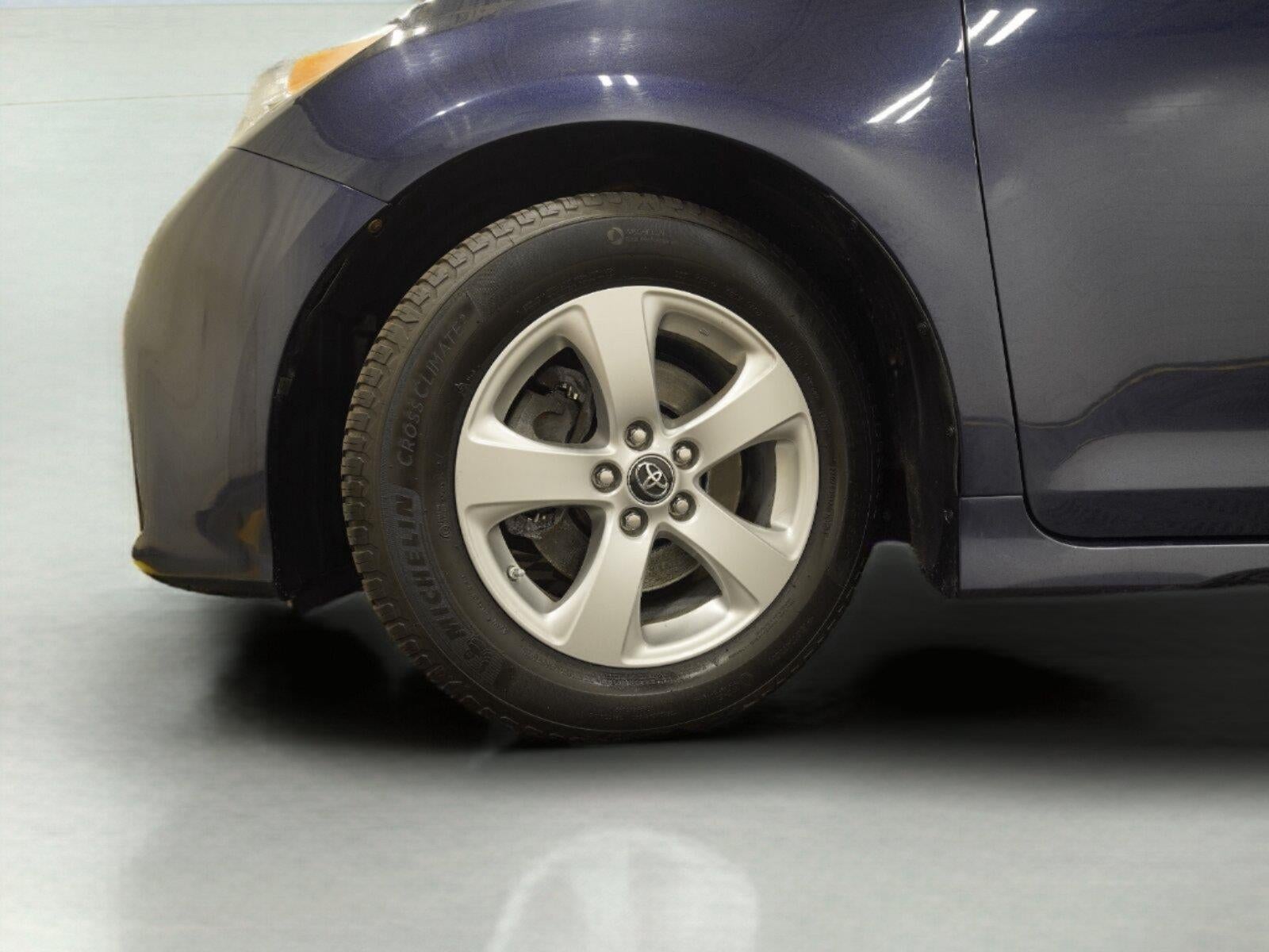2018 Toyota Sienna LE Auto Access Seat