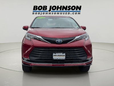 2022 Toyota Sienna XLE 8-Passenger