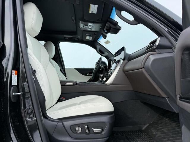 2025 Lexus LX 600 LUXURY