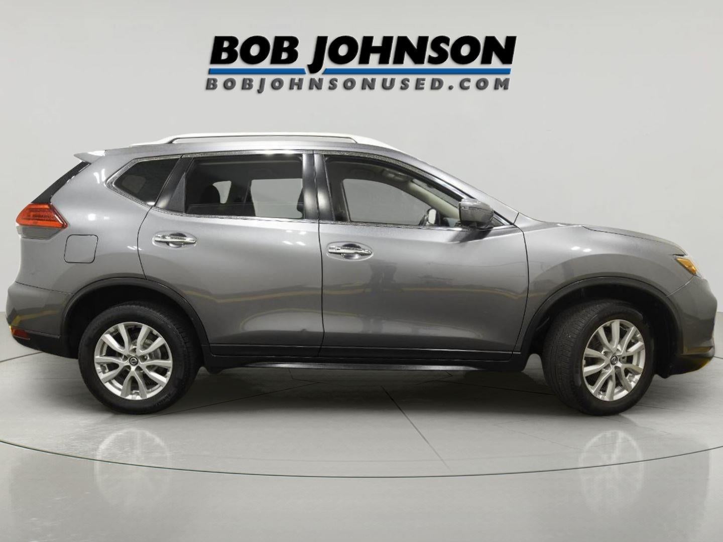 Used 2017 Nissan Rogue SV with VIN KNMAT2MV1HP559007 for sale in Henrietta, NY