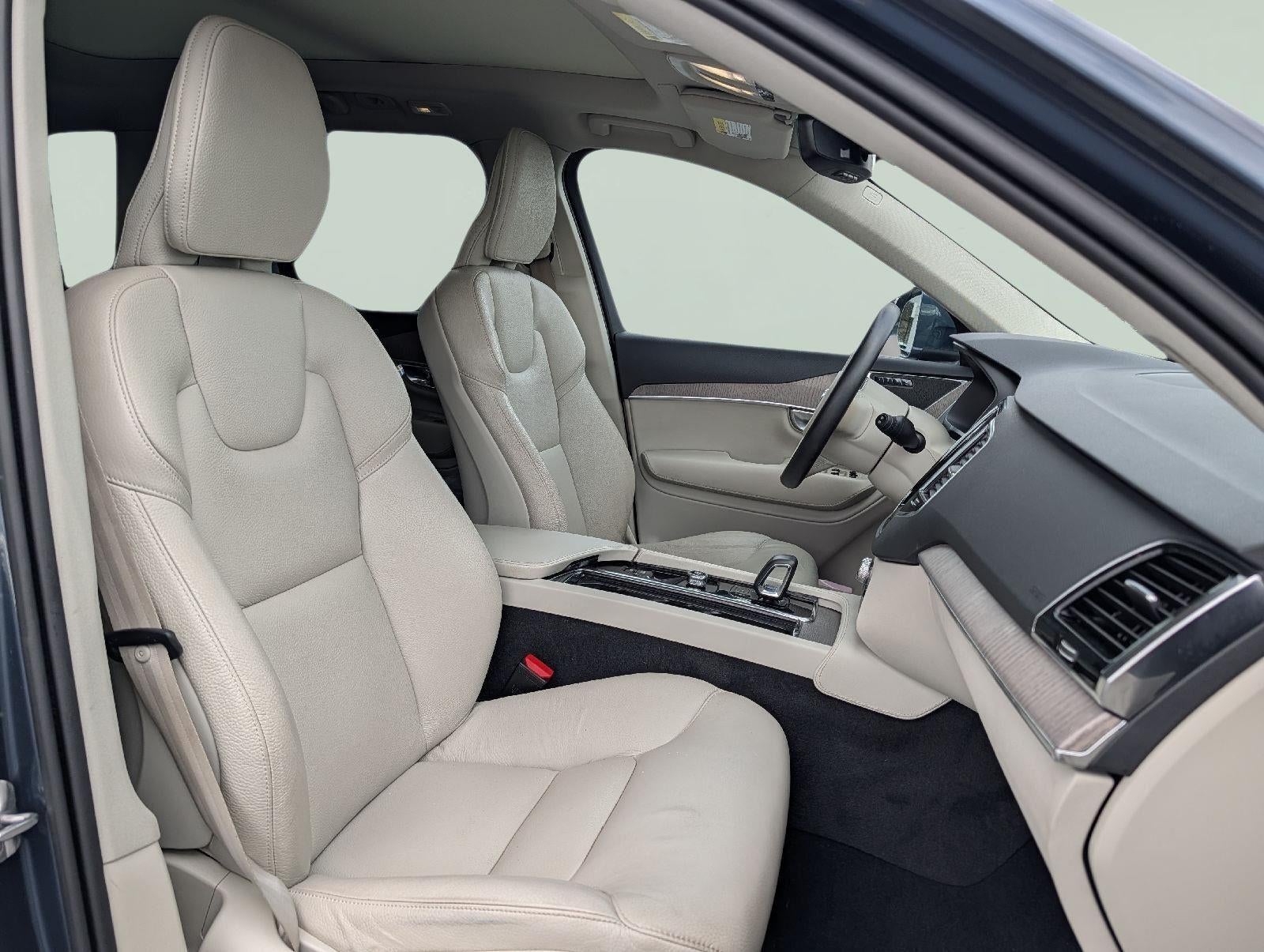 2023 Volvo XC90 Plus