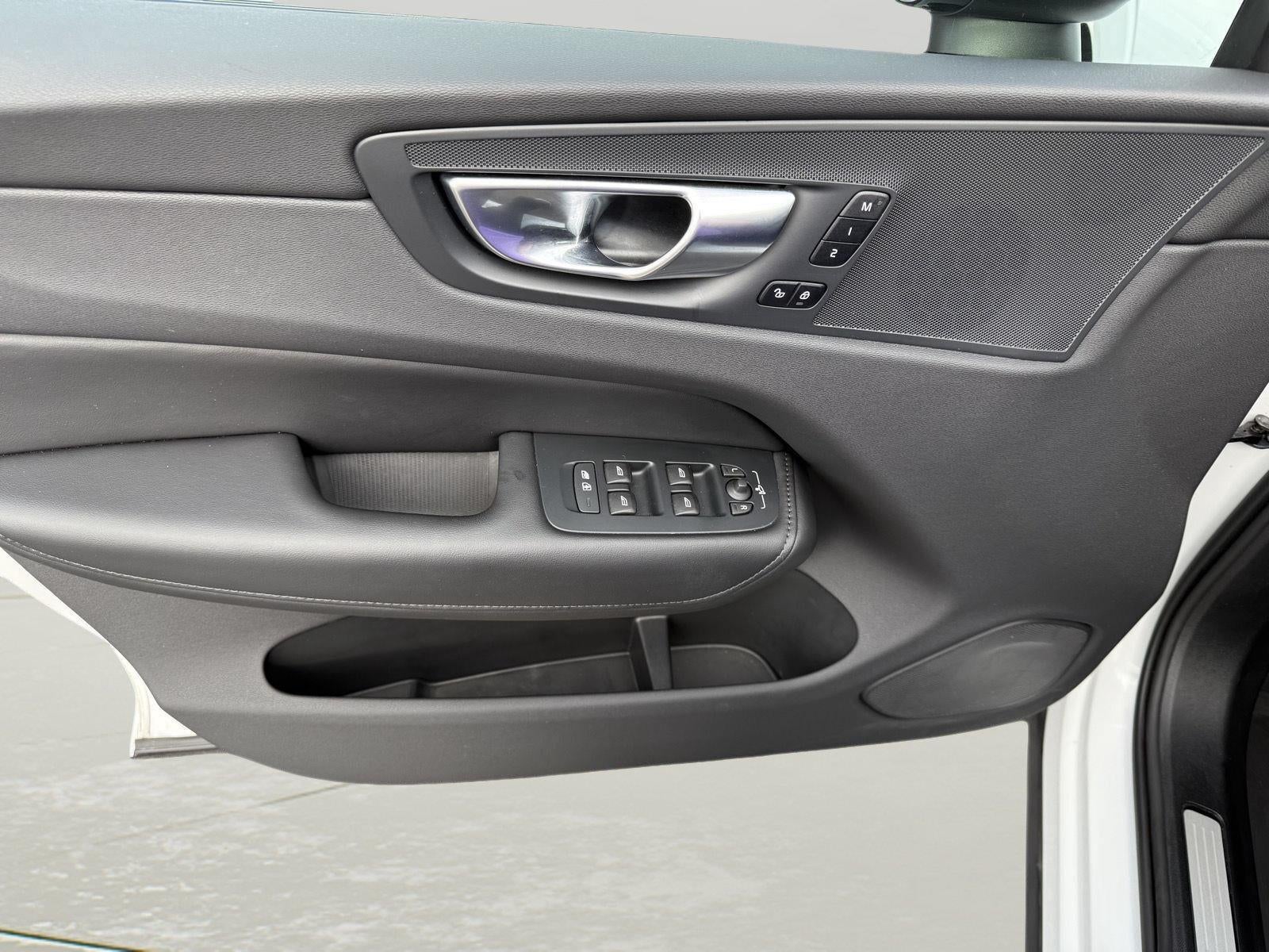 2025 Volvo XC60 SUV