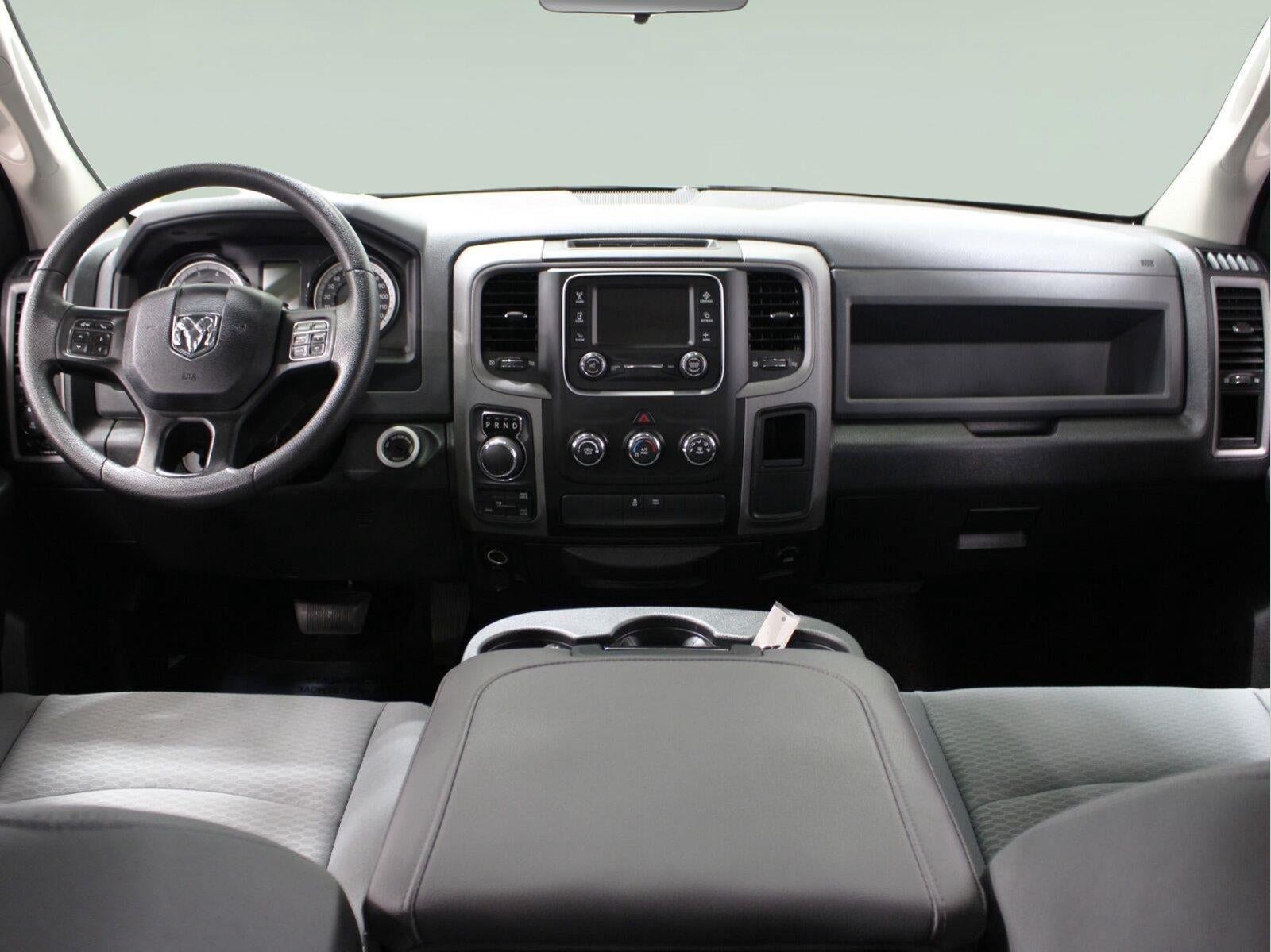2017 RAM 1500 Express Crew Cab 4x4 5'7' Box