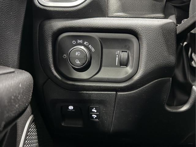 2023 RAM 1500 Big Horn Crew Cab 4x4 5'7' Box