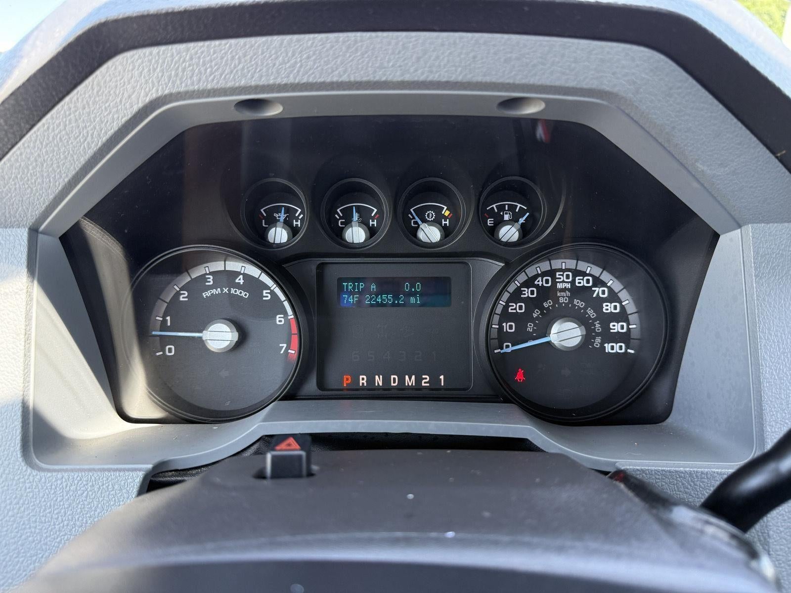 2015 Ford F-350 Chassis 2WD Reg Cab 165 WB 84 CA XL