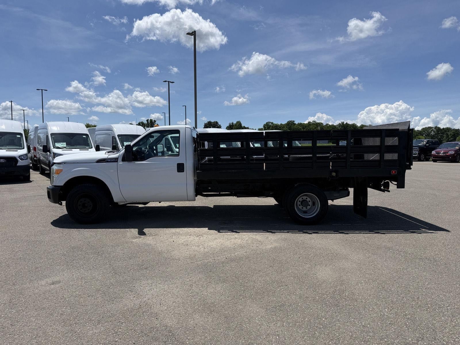 2015 Ford F-350 Chassis 2WD Reg Cab 165 WB 84 CA XL