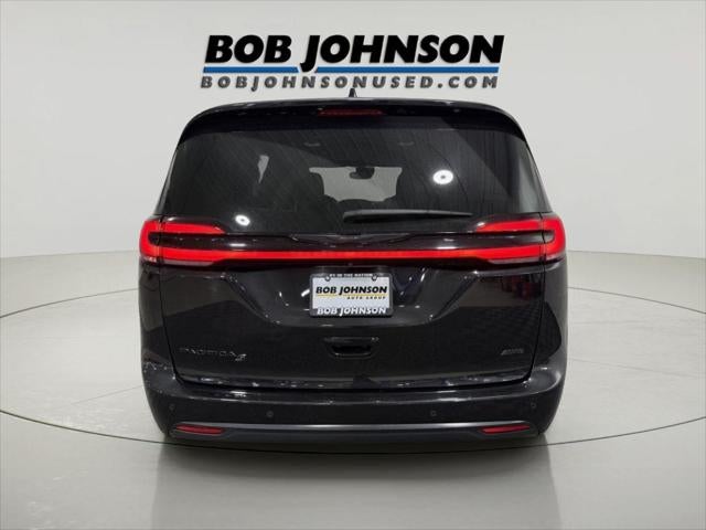 2022 Chrysler Pacifica Touring L AWD