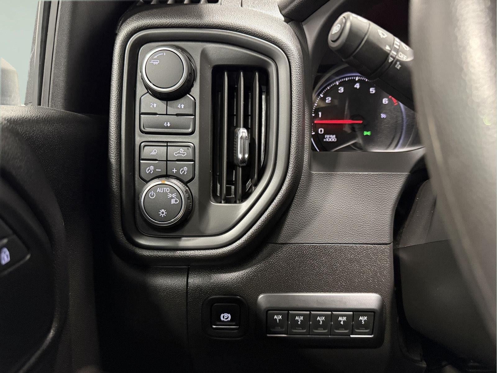 2025 Chevrolet Silverado 2500HD 4WD Crew Cab Standard Bed Custom