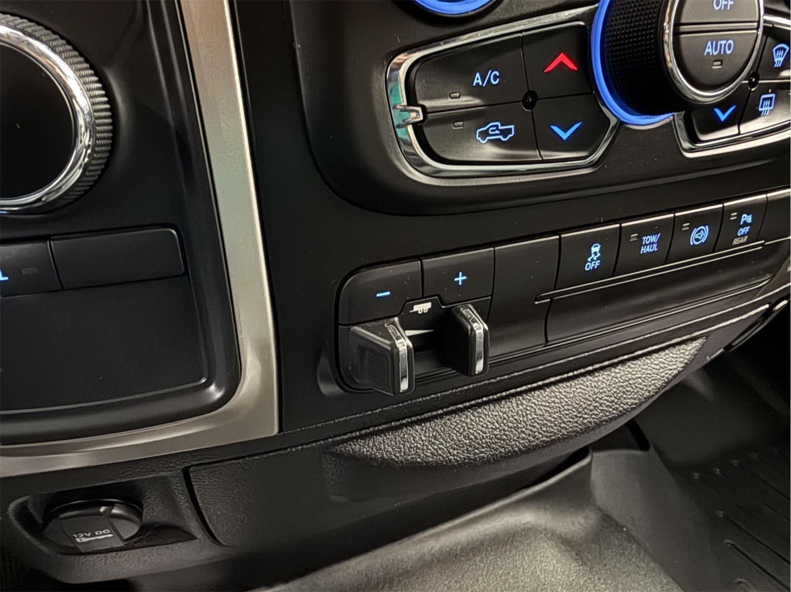 2018 RAM 2500 SLT Crew Cab 4x4 6'4' Box