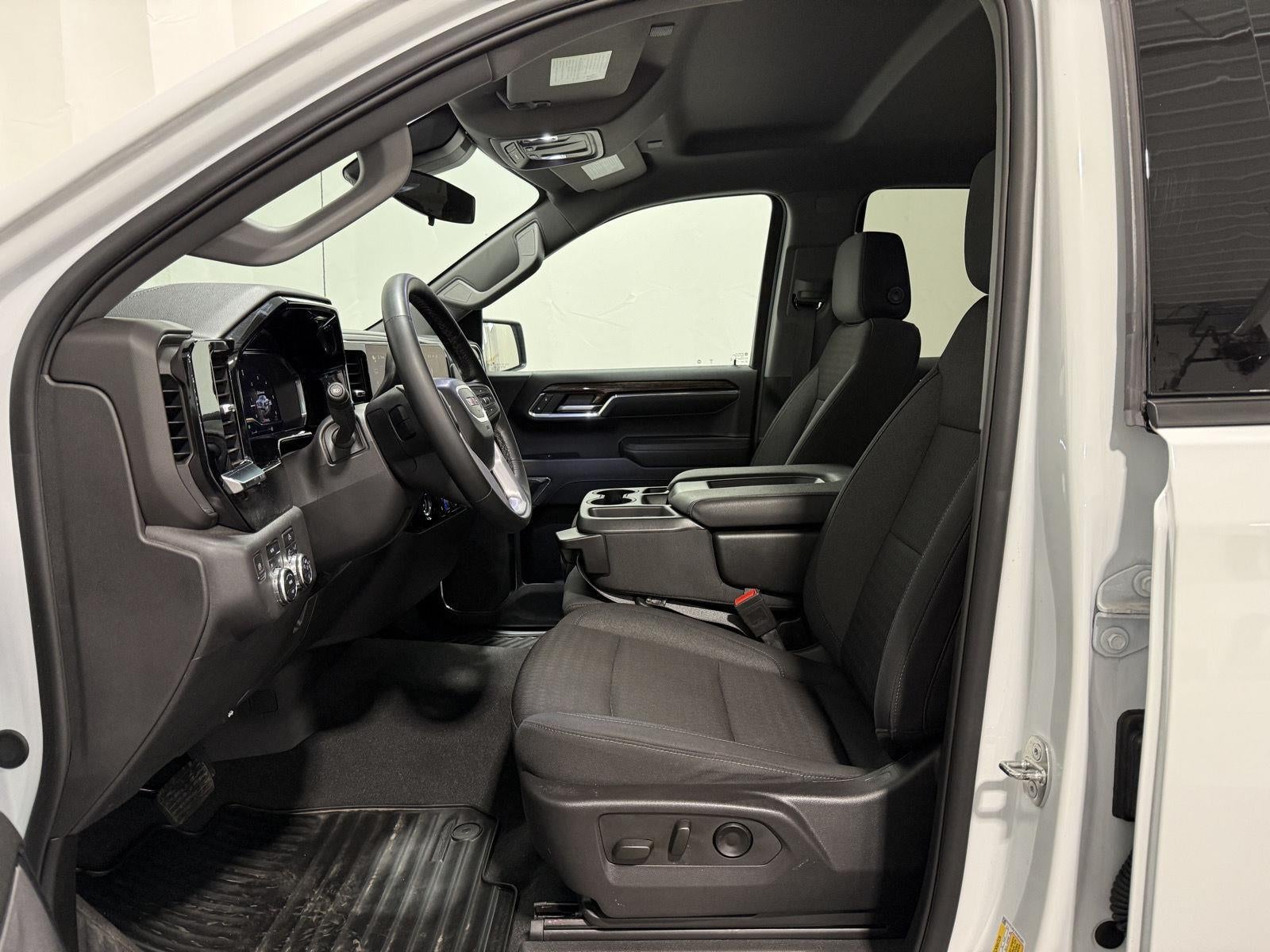 2024 GMC Sierra 1500 4WD Crew Cab Short Box Elevation with 3VL