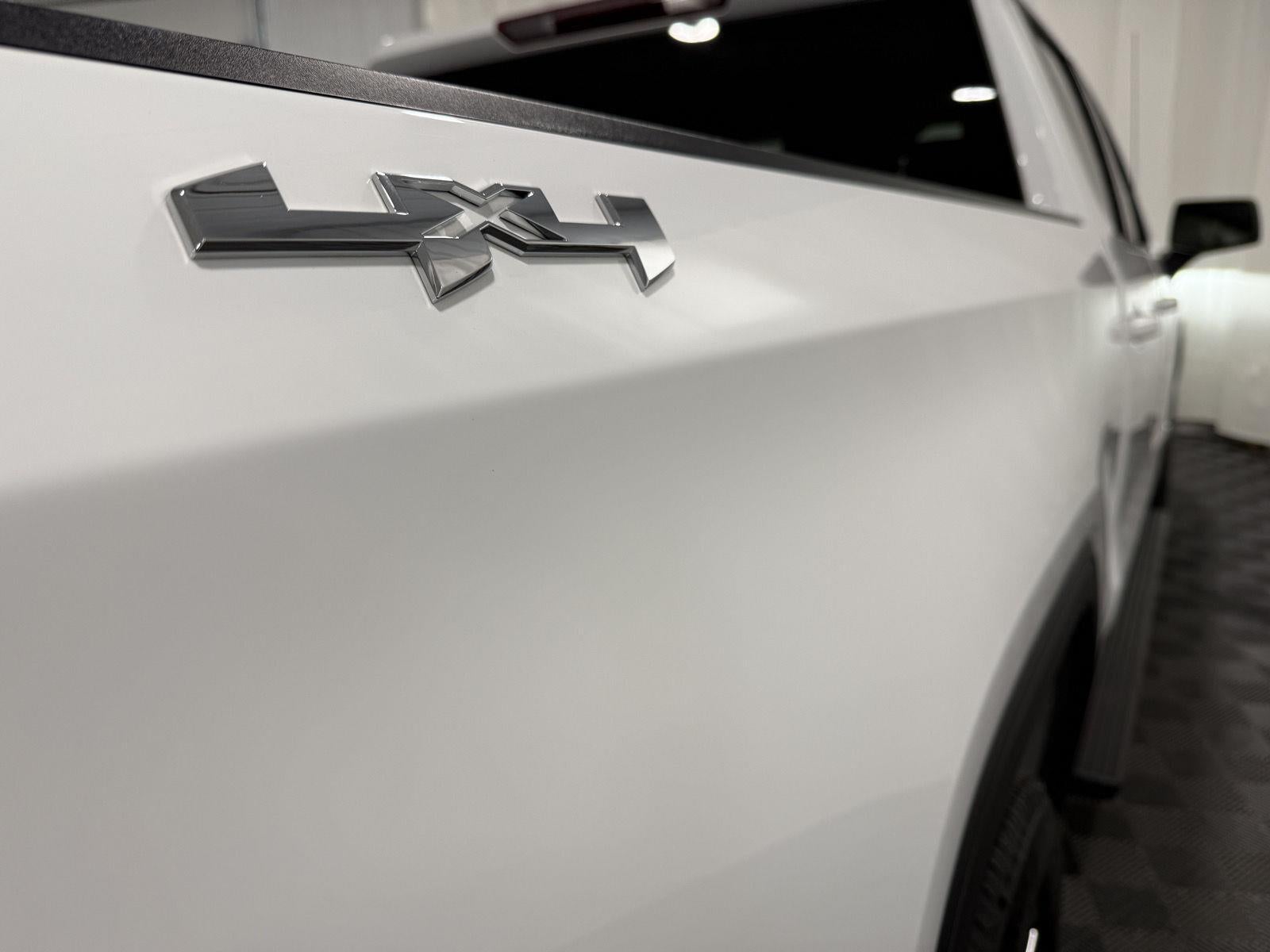 2024 GMC Sierra 1500 4WD Crew Cab Short Box Elevation with 3VL