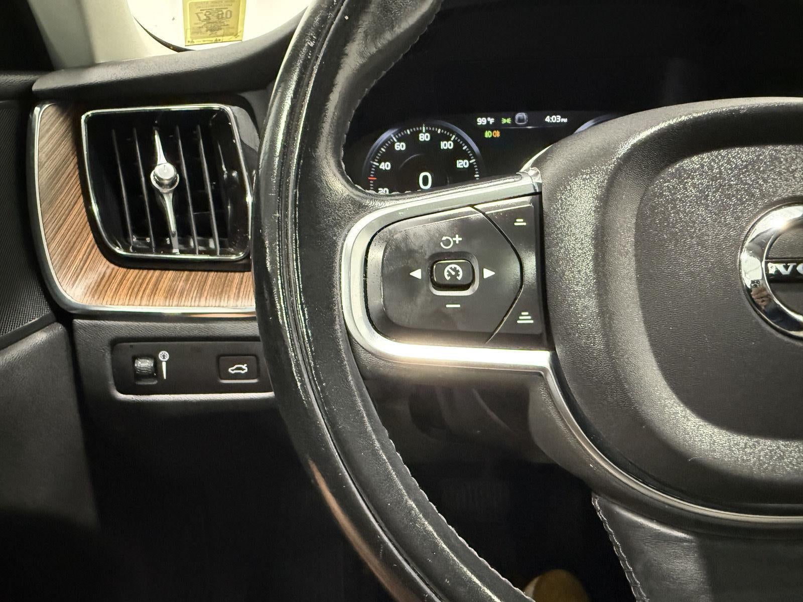 2021 Volvo XC60 T6 Momentum