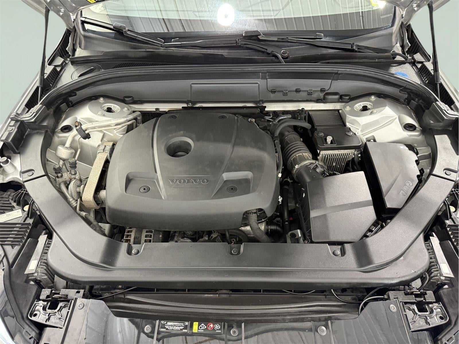 2021 Volvo XC60 T6 Momentum